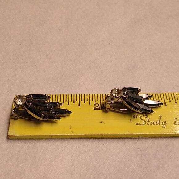 Vintage Elegant Juliana Style Black and Silver Clip Earrings Cottagecore Grandma - Picture 5 of 5